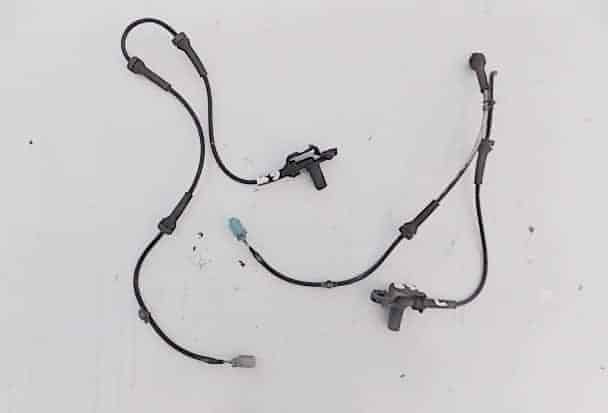 czujnik-abs-przod-lewy-prawy-infiniti-g35-coupe-ed-car.pl