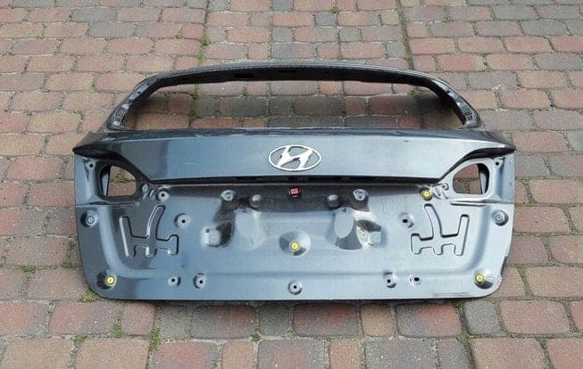 klapa-tyl-tylna-emblemat-hyundai-i40-kombi-2011-ed-car.pl