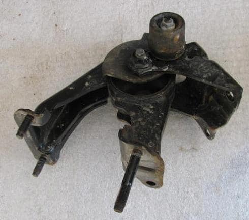 lapa-poduszka-silnika-toyota-auris-i-06-12-ed-car.pl