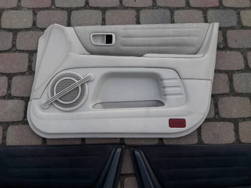 lexus-is200-tapicerka-boczek-drzwi-przod-tyl-98-05-ed-car.pl