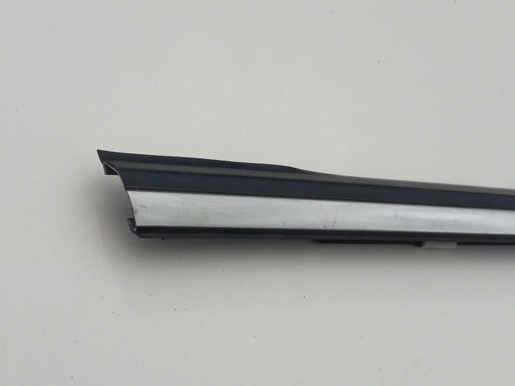 maxima-v-qx-a33-listwa-zgarniajaca-prawy-tyl-99-04-ed-car.pl