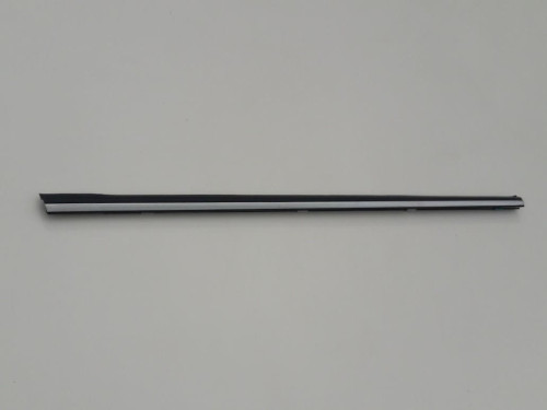 maxima-v-qx-a33-listwa-zgarniajaca-prawy-tyl-99-04-ed-car.pl