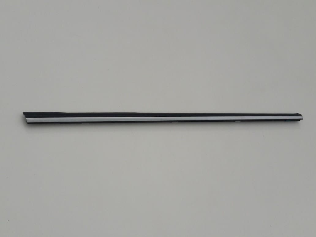 maxima-v-qx-a33-listwa-zgarniajaca-prawy-tyl-99-04-ed-car.pl