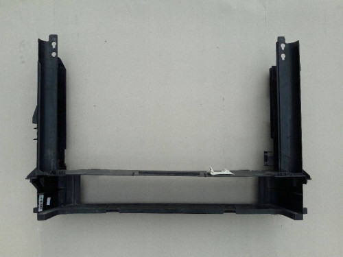 obudowa-ramka-chlodnicy-pas-bmw-5-e60-e61-2-5d-03-7787443-ed-car.pl