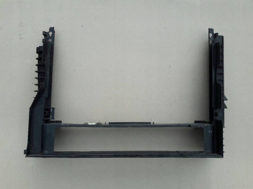 obudowa-ramka-chlodnicy-pas-bmw-5-e60-e61-2-5d-03-7787443-ed-car.pl