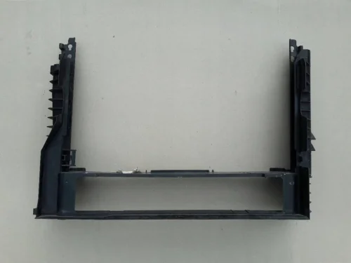 obudowa-ramka-chlodnicy-pas-bmw-5-e60-e61-2-5d-03-7787443-ed-car.pl