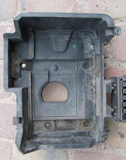 podstawa-puszka-pod-akumulatora-saab-9-5-95-03r-ed-car.pl