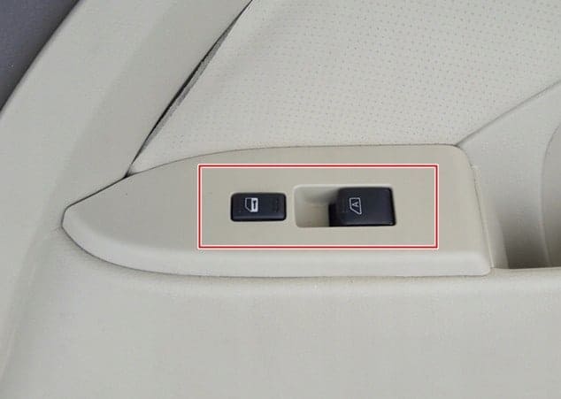 przelacznik-panel-szyby-prawy-infiniti-g35-coupe-ed-car.pl