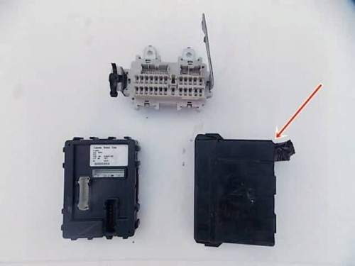 puszka-bezpiecznikow-infiniti-fx35-fx45-s50-03-08-ed-car.pl