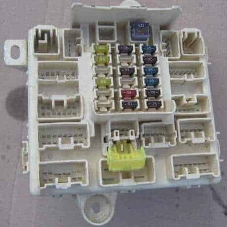 puszka-bezpiecznikow-lexus-is200-98-04-ed-car.pl