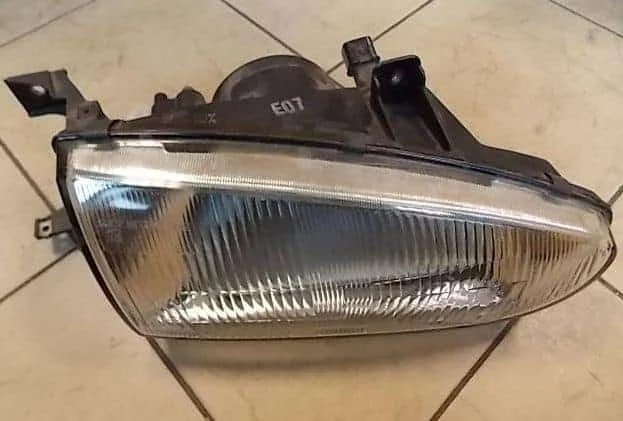 reflektor-prawy-lampa-prawa-hyundai-lantra-93-96-ed-car.pl
