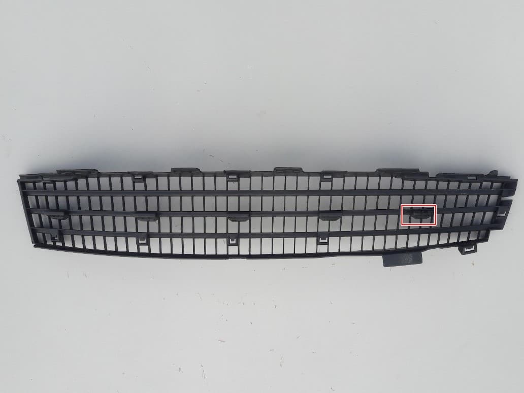 renault-clio-iii-kratka-srodkowa-wewnetrzna-05-08-w-zderzak-przod-przedni-1859960519-ed-car.pl