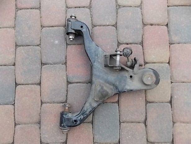 wahacz-dolny-prawy-przod-przedni-navara-d40-2-5-ed-car.pl