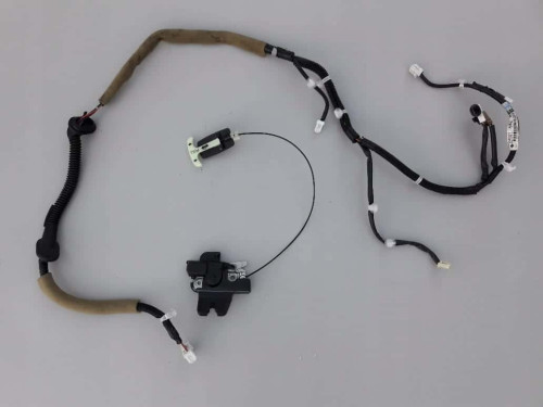 zamek-wiazka-klapy-tyl-infiniti-g35-g37-sedan-09-ed-car.pl