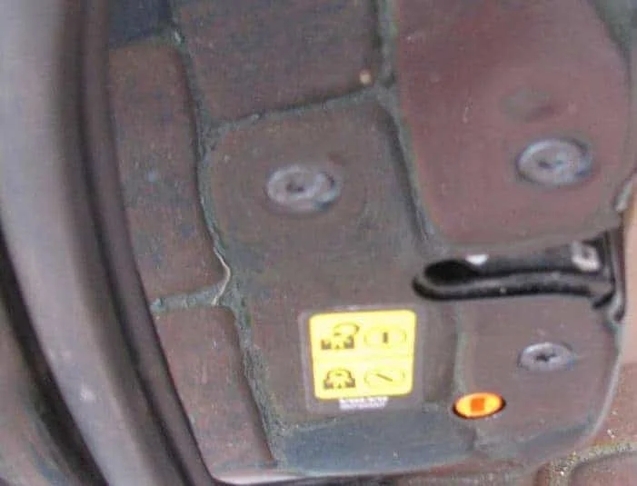 zamek-z-drzwi-lewy-tyl-tylny-volvo-xc70-v70-05r-eu-ed-car.pl