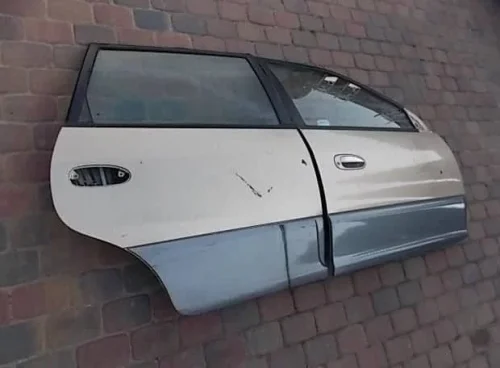 zamek-z-drzwi-prawy-przod-przedni-kia-carens-i-99-ed-car.pl