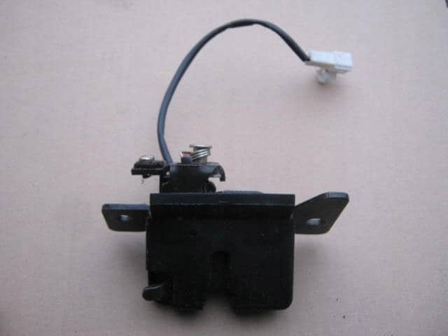 zamek-z-klapy-tyl-tylnej-kia-carens-i-00-02-ed-car.pl