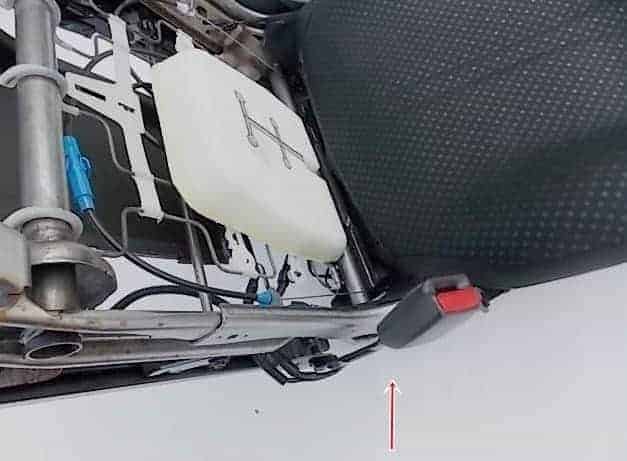 zapiecie-zapinka-pasa-prawa-lewa-yaris-ii-3d-5d-ed-car.pl