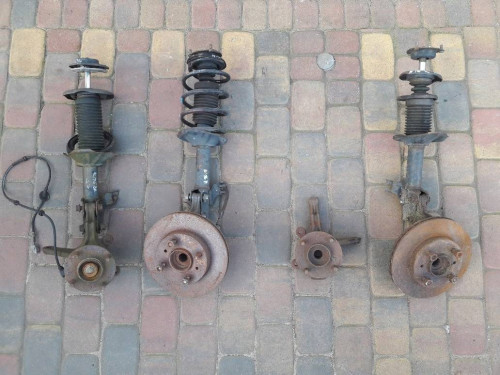 zwrotnica-lewa-prawa-przod-nissan-almera-n16-ed-car.pl