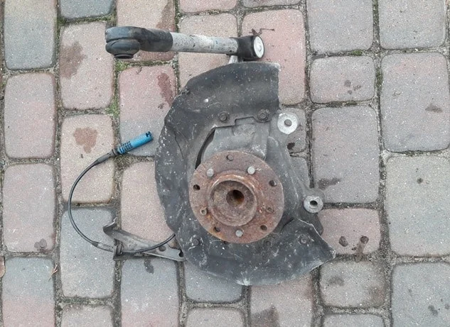 zwrotnica-piasta-lewa-przod-bmw-5-e60-e61-530-525-ed-car.pl