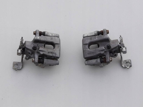 zacisk-jarzmo-prawy-lewy-tyl-tylny-lexus-ct200h-ed-car.pl