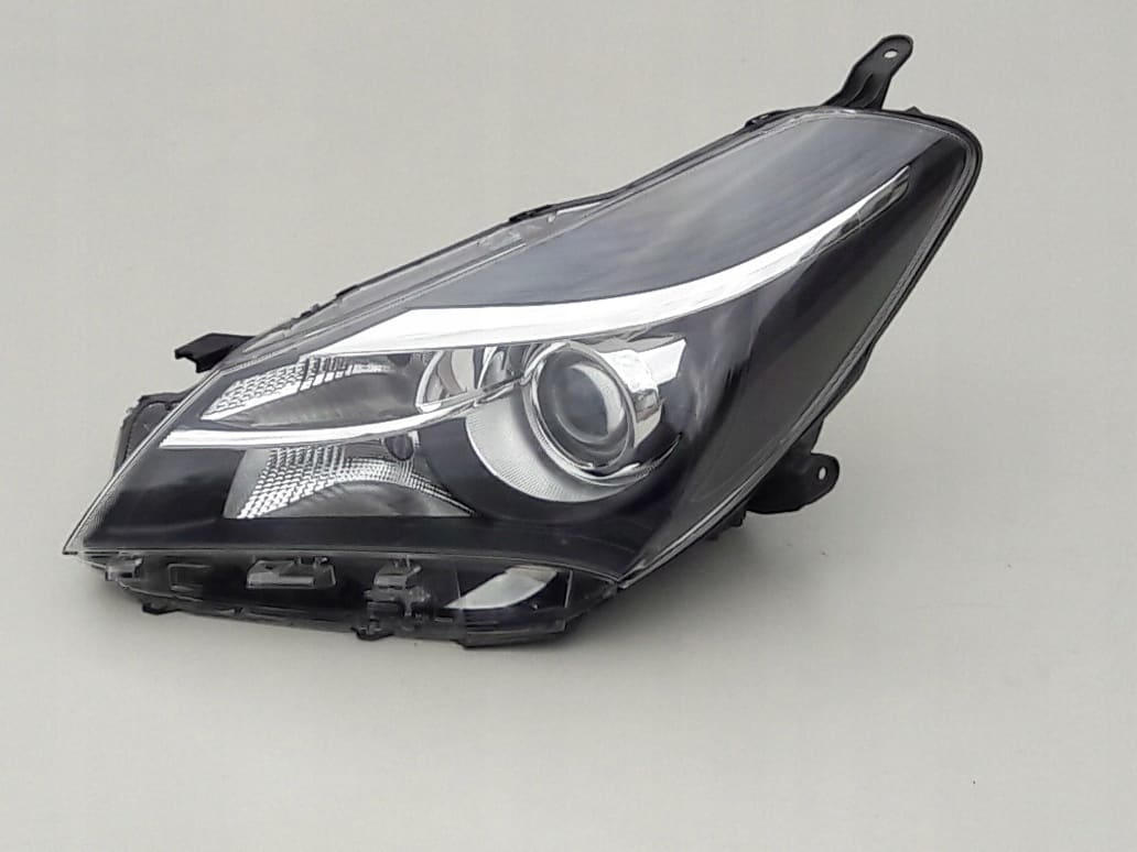 toyota-yaris-iii-lift-reflektor-lewy-lampa-14-17-81170-0da30-ed-car.pl