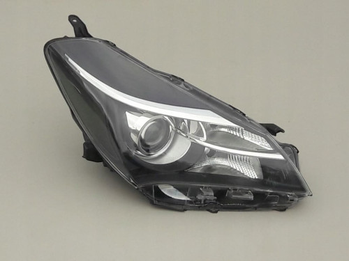 toyota-yaris-iii-lift-reflektor-prawy-lampa-14-17-81130-0da30-ed-car.pl