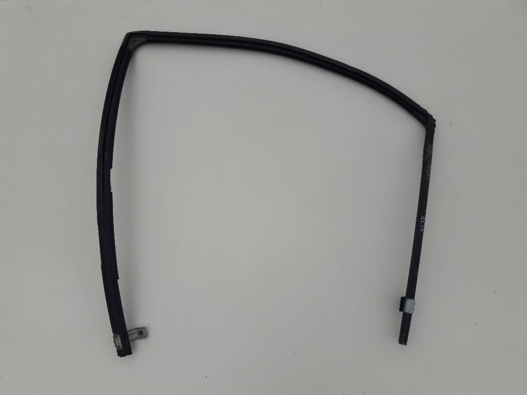 nissan-maxima-v-qx-a33-uszczelka-do-szyby-prawa-przod-99-04-ed-car.pl