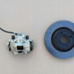 Toyota Yaris III Zacisk tarcz prawa przód 11-19