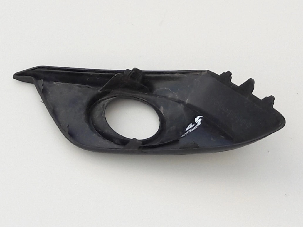 mazda-3-iii-bm-ramka-halogenu-prawy-przod-13-16-bhr1-50c11-ed-car.pl-51617