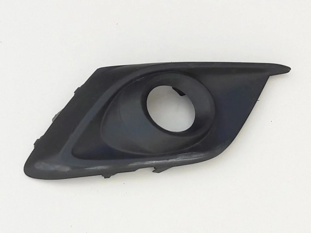 mazda-3-iii-bm-ramka-halogenu-prawy-przod-13-16-bhr1-50c11-ed-car.pl-51617