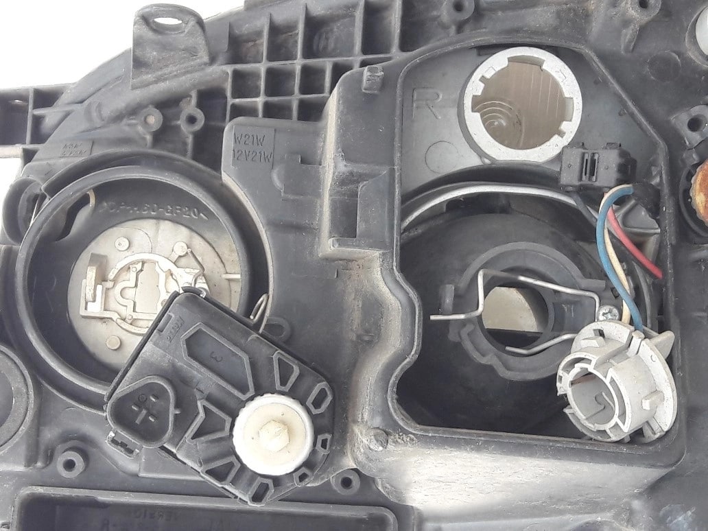 avensis-ii-t25-lampa-h7-reflektor-prawy-przod-03-81170-05190-ed-car.pl