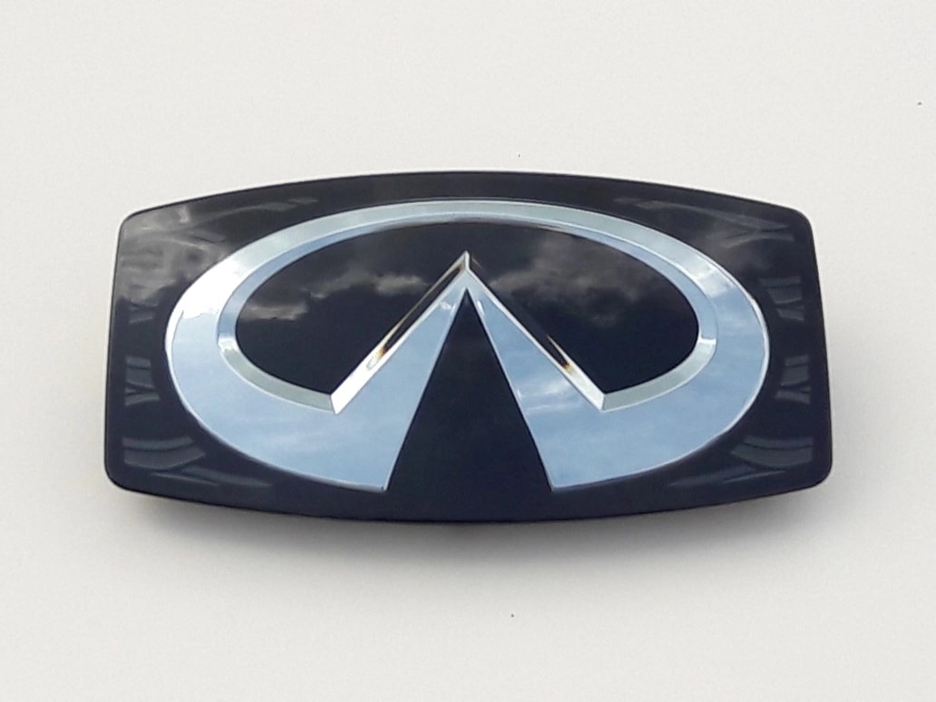 infiniti-q60-coupe-emblemat-atrapy-grilla-16-6225a1730-ed-car.pl