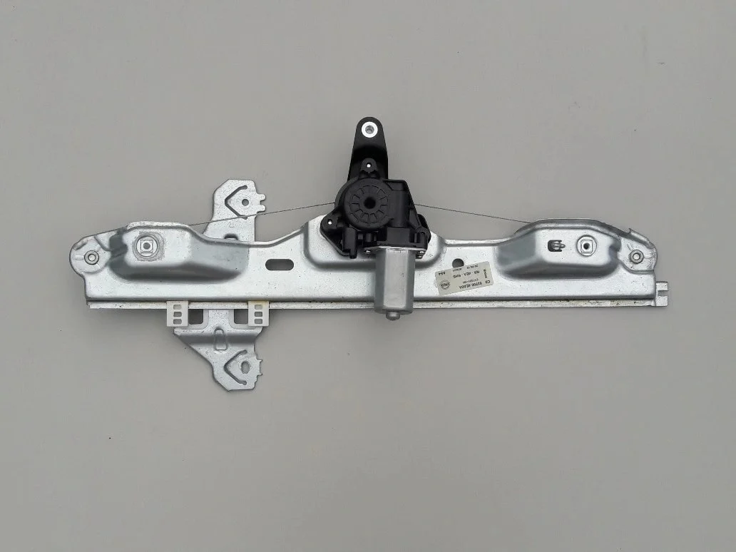nissan-qashqai-ii-j11-silniczek-szyby-prawy-tyl-82700-4ea0a-sd884z04-gb-558rc-ed-car.pl