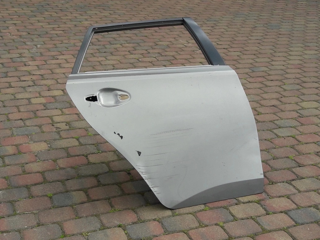 toyota-auris-ii-kombi-i-lift-drzwi-prawy-tyl-12-18-a67003-02390-ed-car.pl