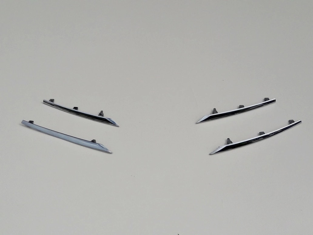 corolla-xi-e16-e18-listwa-chrom-grilla-atrapy-13-53121-02180-53121-02190-ed-car.pl