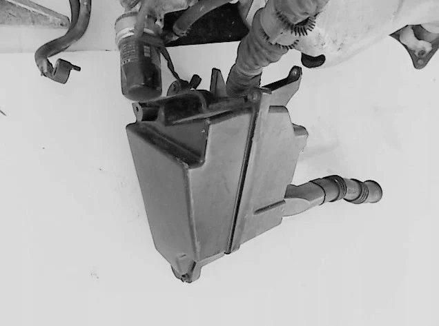lexus-ls-f3-ls430-lift-skrzynka-bezpiecznikow-04-252525-ed-car.pl