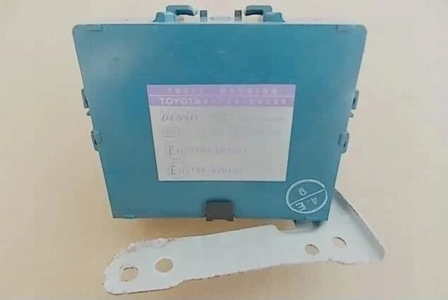 lexus-ls-f3-ls430-modul-sterownik-alarmu-00-06-89730-50130-052300-0750-ed-car.pl-68338