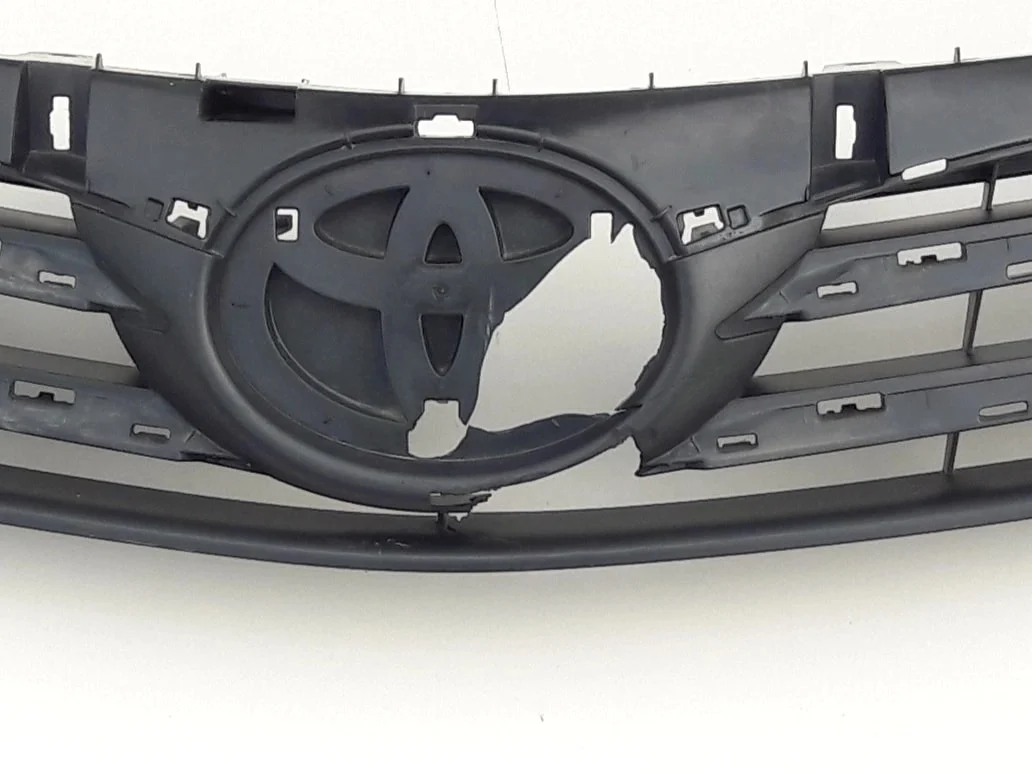 toyota-corolla-xi-e16-e18-atrapa-grill-przod-13-16-53111-02790-ed-car.pl