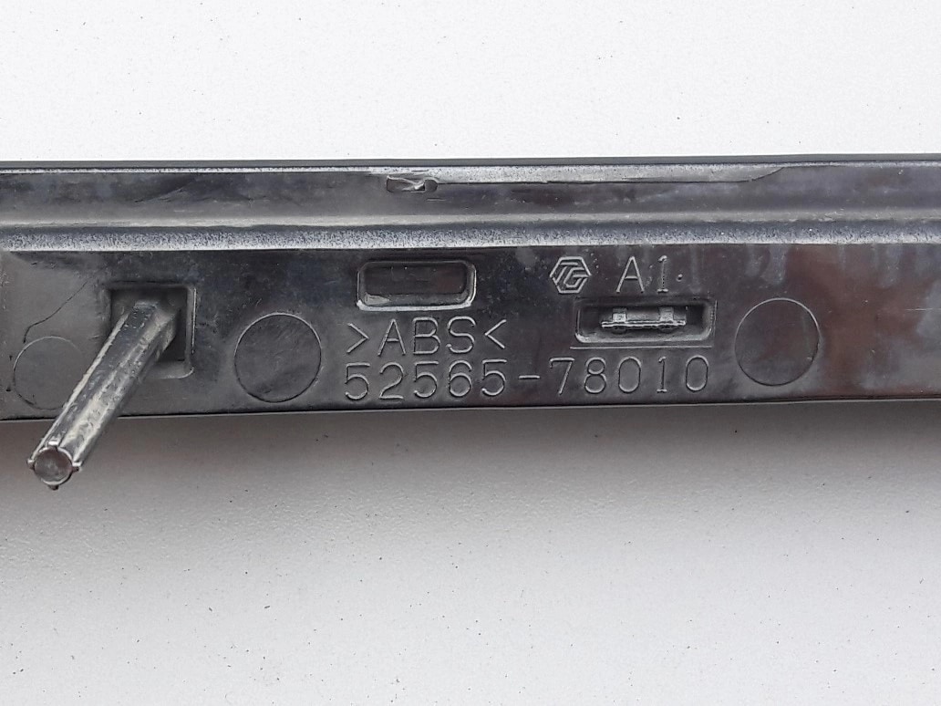 lexus-nx300h-listwa-chrom-spoilera-prawy-tyl-14-18-a52565-78010-ed-car.pl