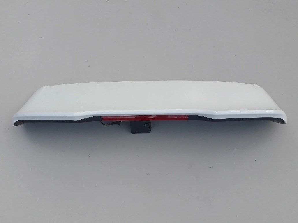 volvo-v40-spoiler-lotka-klapy-tyl-tylnej-12-19-31347053-31253973-02-2-ed-car.pl