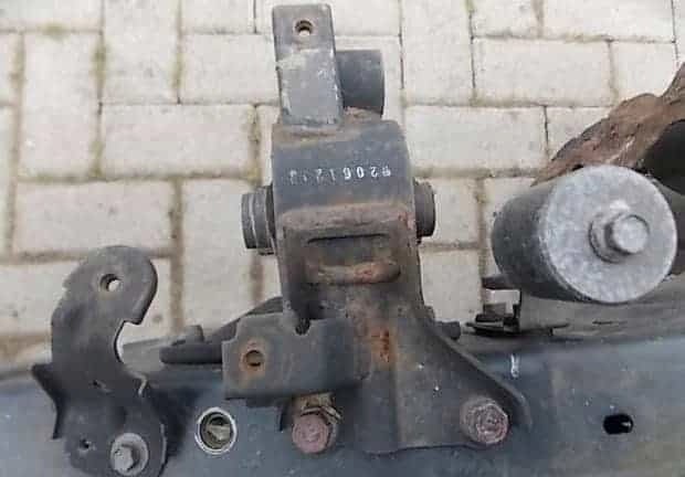 hyundai-coupe-ii-gk-tiburon-lapa-poduszka-silnika-ed-car.pl