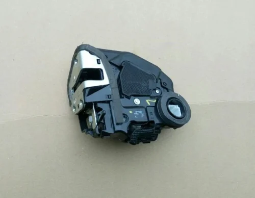 toyota-auris-ii-avensis-t27-zamek-drzwi-lewy-tyl-tylny-69050-05050-ed-car.pl