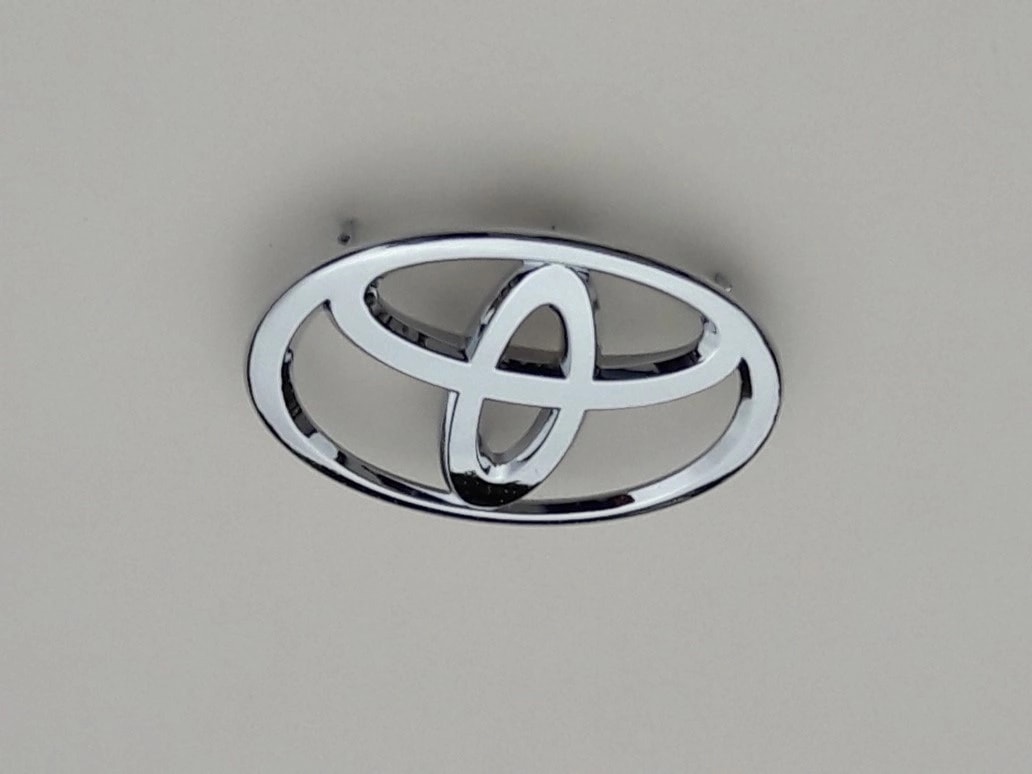 toyota-yaris-iii-2-lift-emblemat-klapy-tyl-17-20-75431-0d120-754310d120-a75431-0d120-ed-car.pl