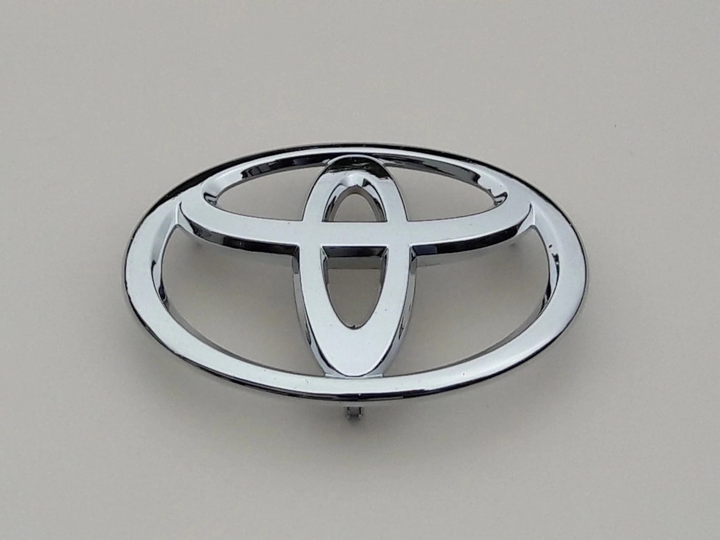 toyota-yaris-iii-2-lift-emblemat-klapy-tyl-17-20-75431-0d120-754310d120-a75431-0d120-ed-car.pl