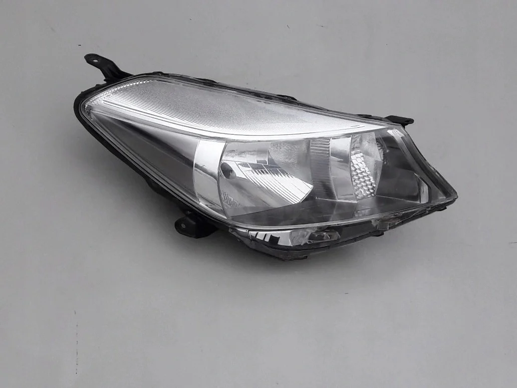 toyota-yaris-iii-reflektor-prawy-lampa-przod-11-14-brak-informacji-ed-car.pl