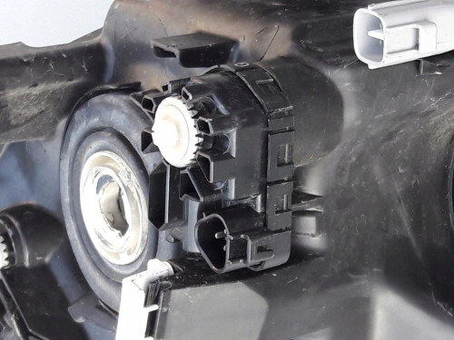 toyota-corolla-xi-e18-silniczek-reflektora-lampy-a85661-12010-ed-car.pl