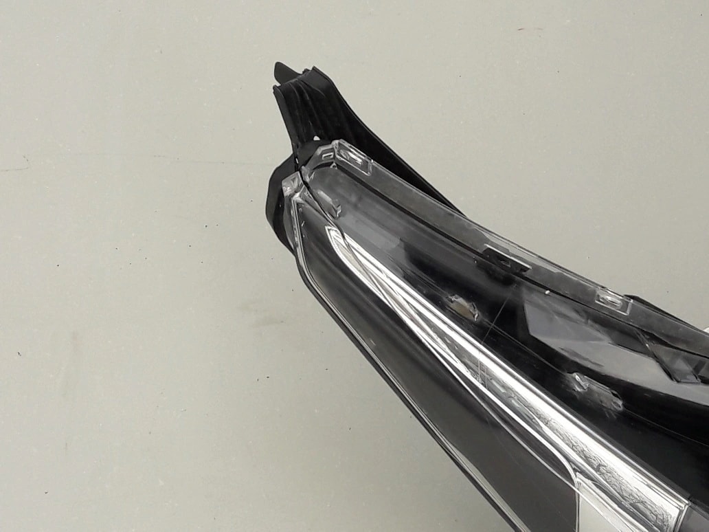 corolla-xi-e16-e18-lampa-reflektor-prawy-przod-13-81110-02e70-00-ed-car.pl