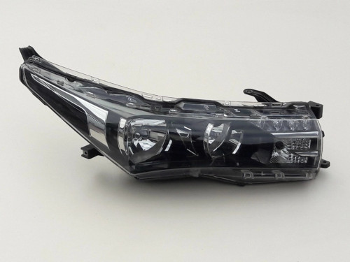corolla-xi-e16-e18-lampa-reflektor-prawy-przod-13-81110-02e70-00-ed-car.pl