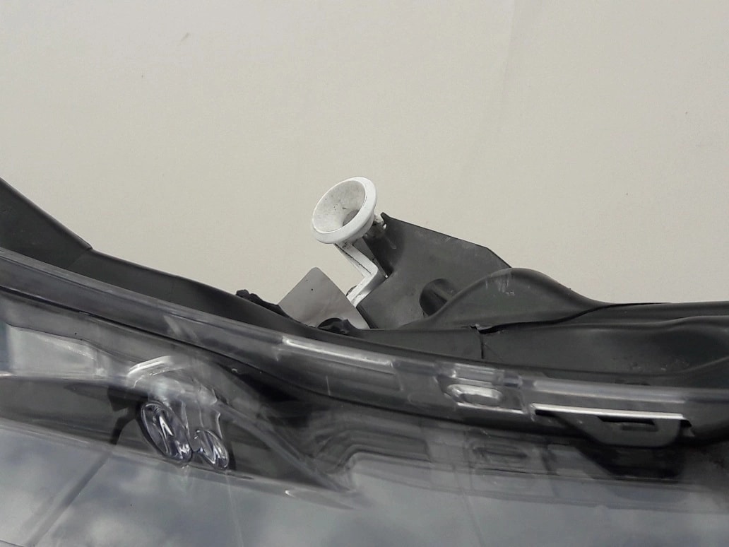 corolla-xi-e16-e18-lampa-reflektor-prawy-przod-13-81110-02e70-00-ed-car.pl